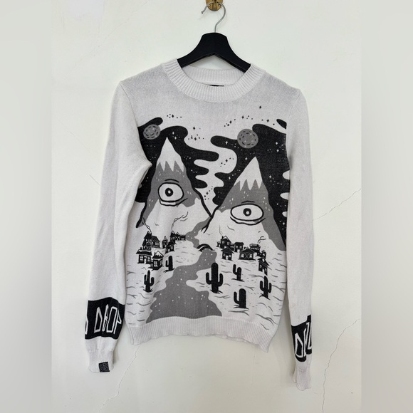 Men’s DROP DEAD Mountains Desert Eyes Edgy Alternative Streetwear Gothic Sweater - Picture 2 of 9